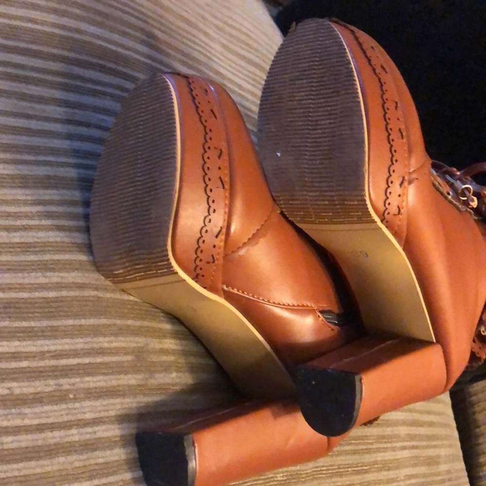 Ruffled booties - Picture 8 of 10